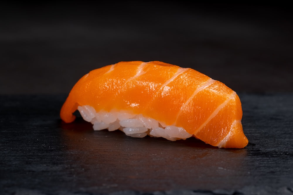 Salmon Sushi (2 pcs)